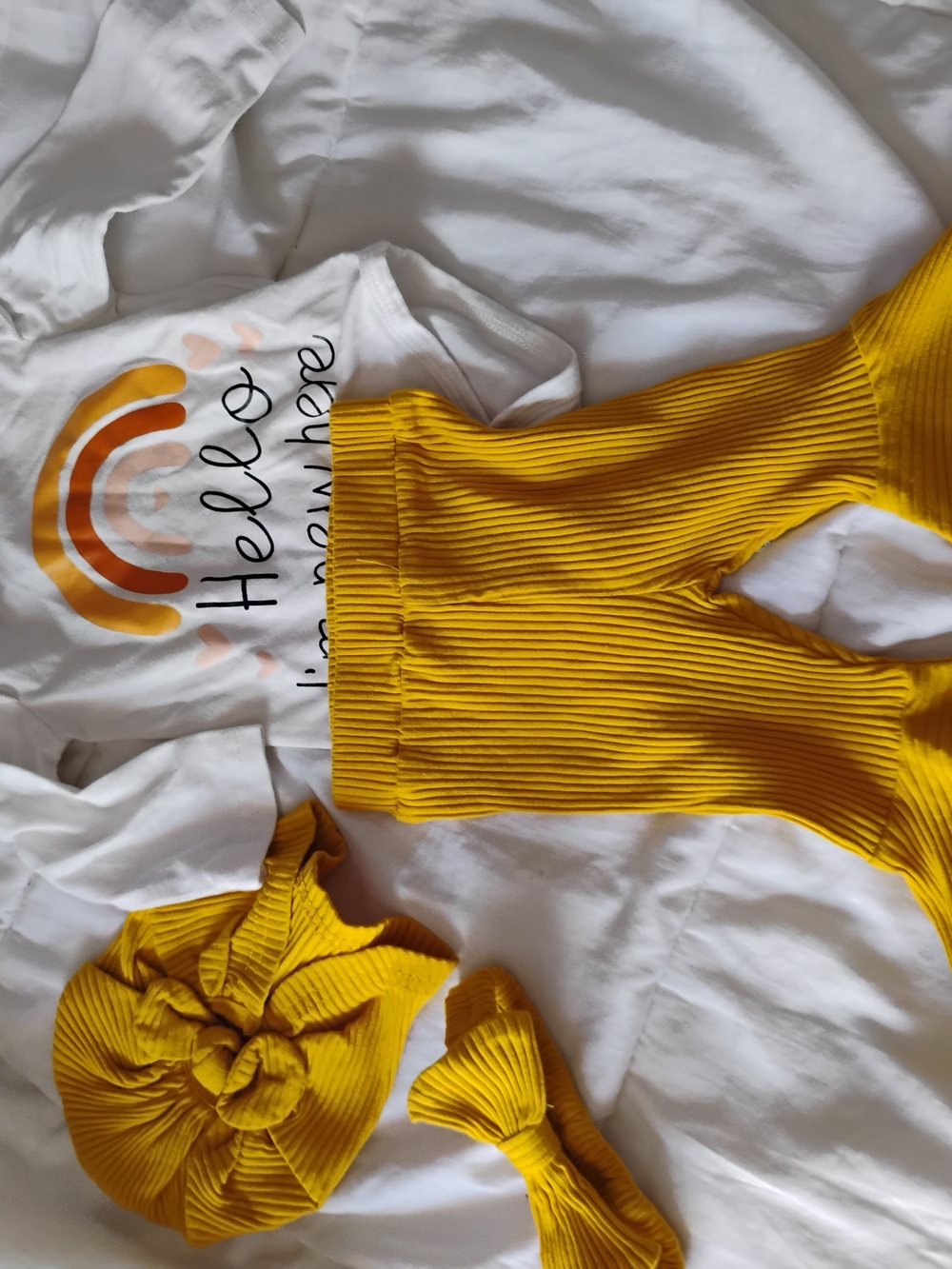 SHEIN White Top & Mustard Ribbed Leggings Set for Kids